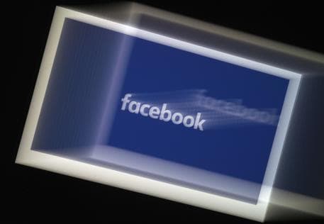 Facebook do të njoftojë kur postohen lajme të vjetra