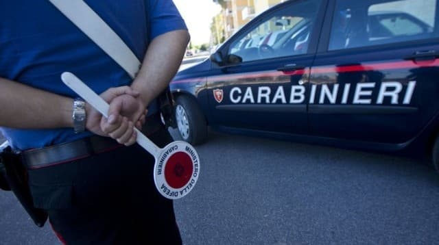 Itali/ Shqiptarin e ndalojnë për një kontroll rutinë, por i gjejnë në makinë …