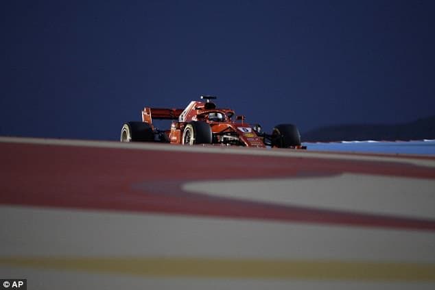 Vettel fiton “pole position” në Bahrein, pas tij renditen Raikkonen e Bottas. Hamilton i 9