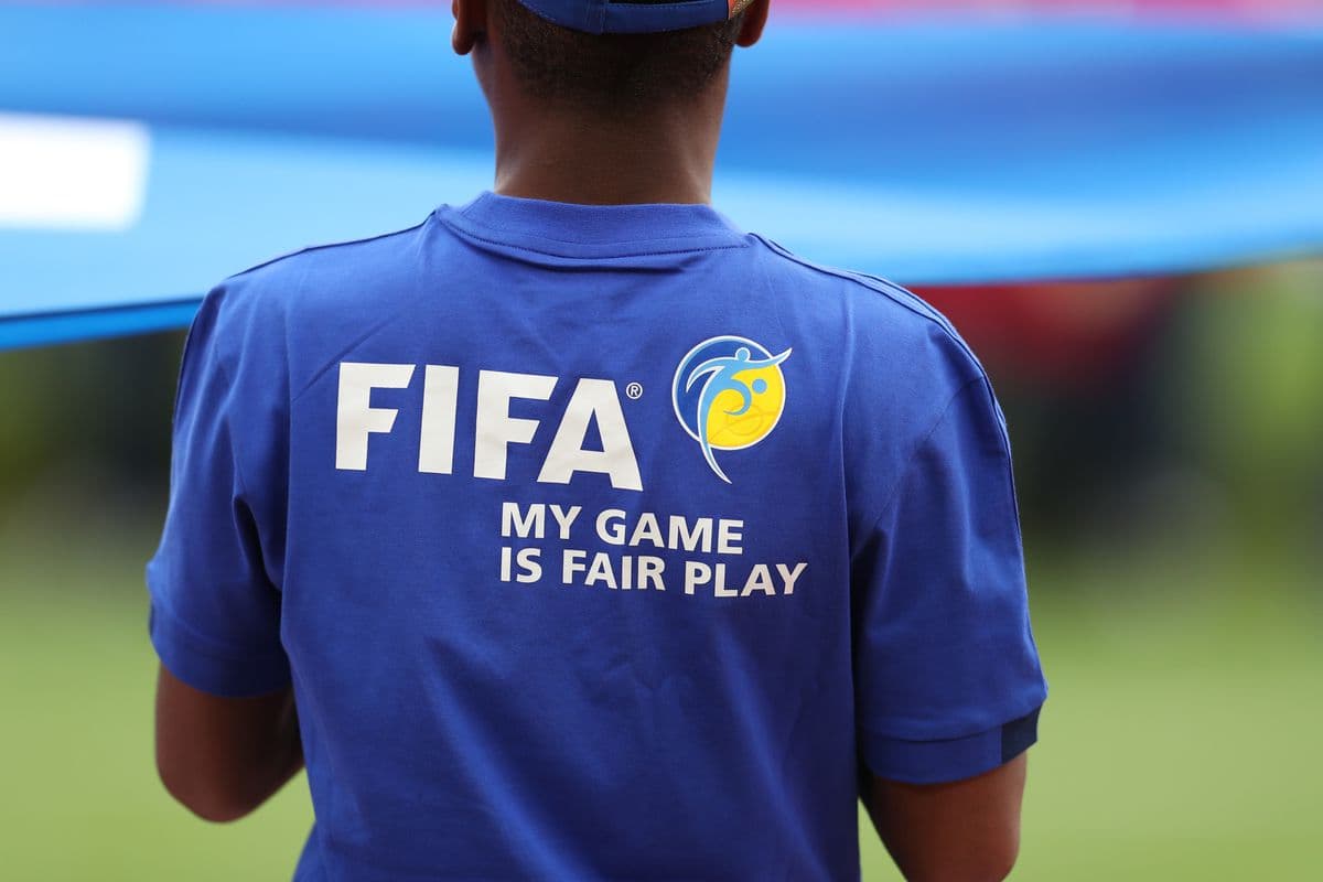 FIFA bllokon për dy vjet merkaton e Chelsea-it (VIDEO)