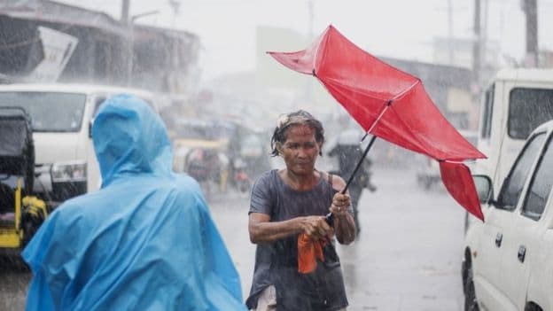 Tajfuni Mangkhut shkatërron Filipinet, dy të vdekur e mijëra të evakuar