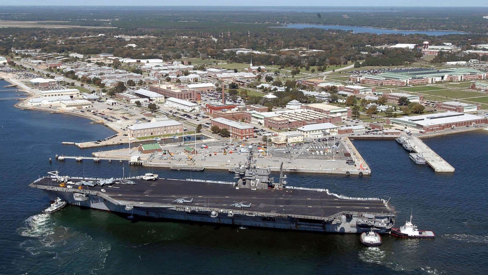 Studenti saudit vret tre persona në bazën detare amerikane “Pearl Harbour”
