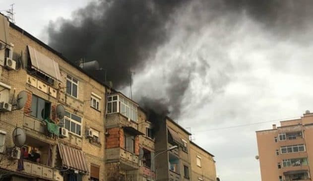 Zjarr në një apartament në Tiranë, evakuohen banorët