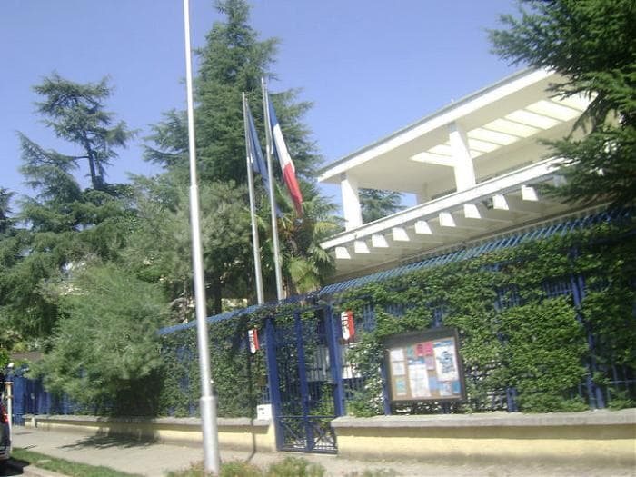 Ambasada franceze reagon për vdekjen e Florencit: Do të kryhet autopsi, hetimet vazhdojnë