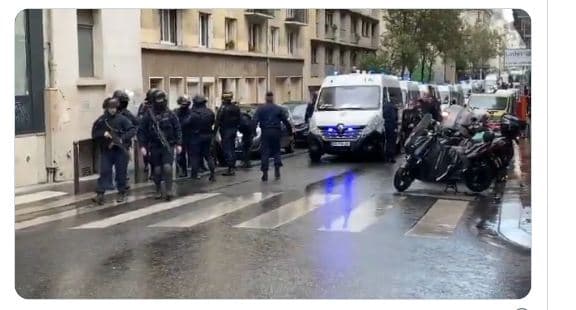 Sulm me thikë pranë zyrave të "Charlie Hebdo", 4 të plagosur 