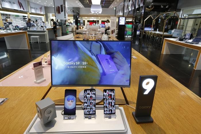 Samsung sjell ekranin Oled, nuk thyhet as me goditje çekiçi (VIDEO)