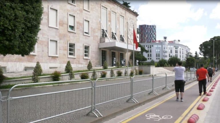 Opozita “premton” protestë paqësore (VIDEO)
