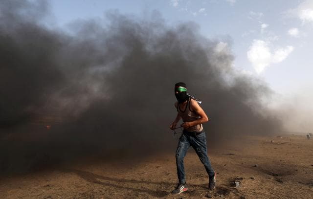 Dhjetëra palestinezë të plagosur nga armët e zjarrit në protestat në kufirin Gaza-Izrael