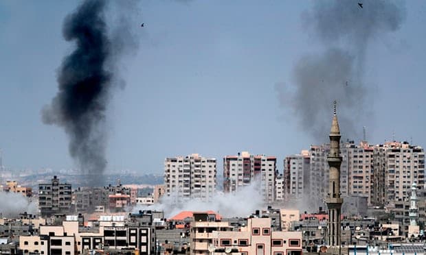 Izraeli godet bazat e militantëve në Gaza, një kundërpërgjigje e predhave të hedhura në kufi