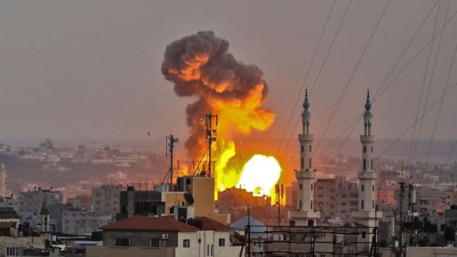 Izraeli nis sulmet në Gaza, pasi një ushtar humbi jetën në përledhjet me militantët e Hamasit 