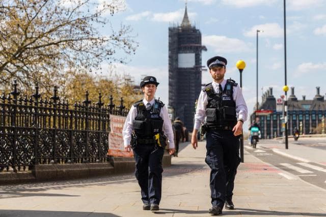 Ish-ministri i konservatorëve britanikë arrestohet për përdhunim