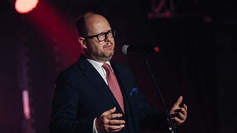 Poloni, kryebashkiaku i Gdanskut vdes pas sulmit me thikë në një koncert bamirësie