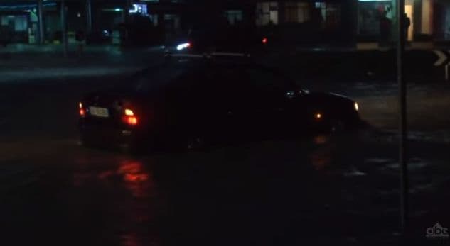 Reshjet, përmbytet qyteti i Gjirokastrës, rrëshqitje dherash në Përmet (VIDEO)
