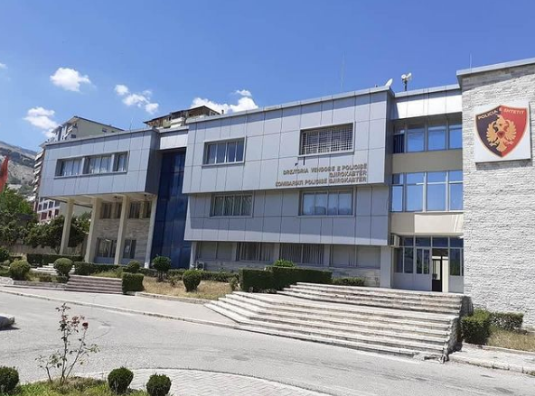 Transportonte tre emigrantë të paligjshëm/ Arrestohet 23-vjeçari në Gjirokastër