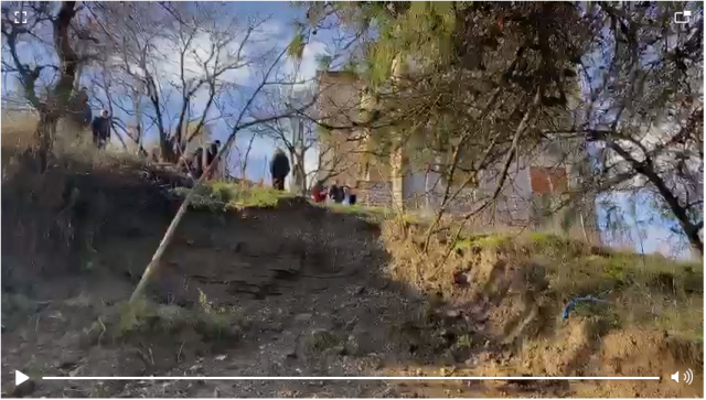 Rrëshqitje dherash në Gjirokastër, rrezikojnë të shemben dy pallate (VIDEO)