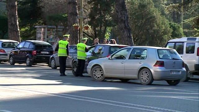 Policia ua shtrëngon rripin shoferëve, vendos 1465 gjoba (VIDEO)