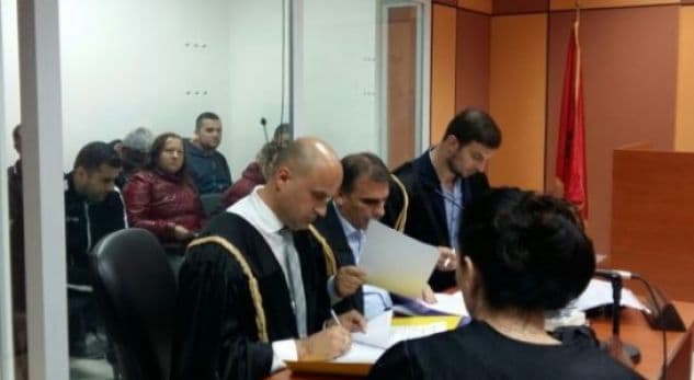 Gjykata jep masat e sigurisë për pedagogët e Elbasanit, lihen në burg dekani dhe sekseri