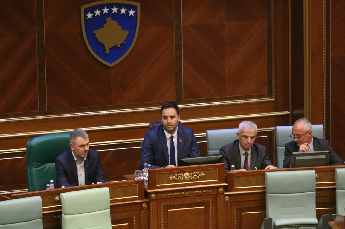 Kosova ende pa qeveri/ Konjufca mbledh sot Kryesinë e re e Kuvendit