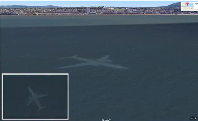 Imazhet satelitore të Google Earth, zbulojnë avionin e rrëzuar në det (VIDEO)
