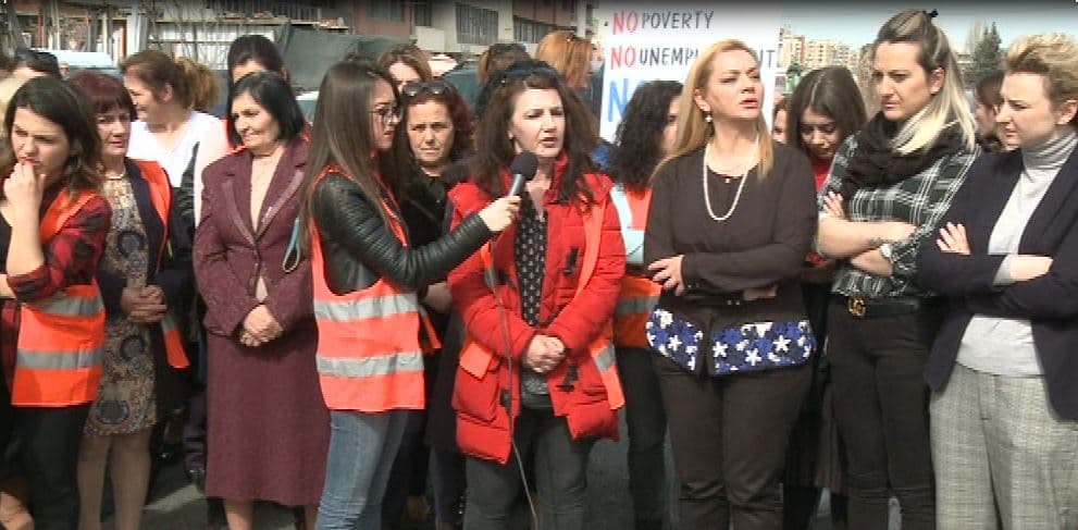 Protesta e Unazës së Re/ Krijohet lëvizja “Gratë e Unazës për Dinjitet”