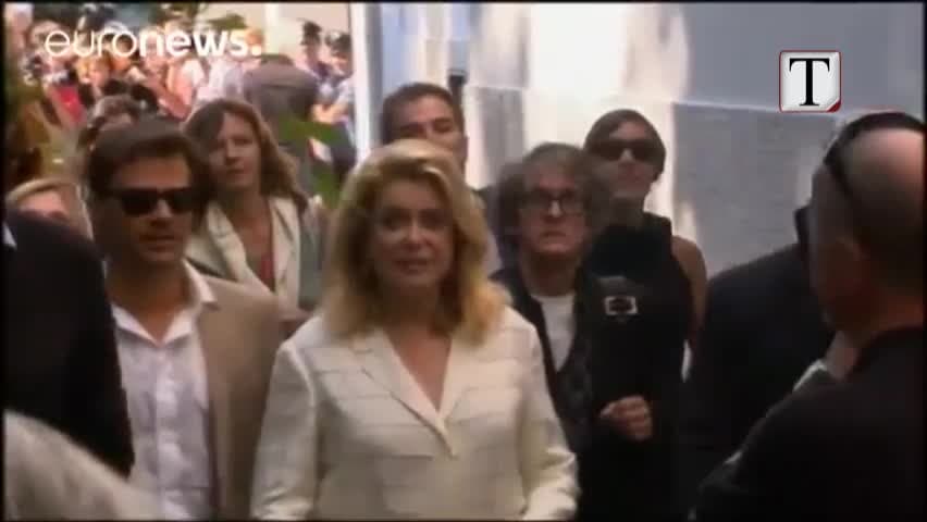 Ngacmimet seksuale dhe letra e 100 grave të famshme (VIDEO)