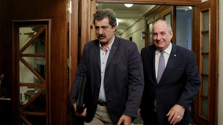 Greqi: Ministri i Shëndetësisë akuzohet për fyerje ndaj politikanit tetraplegjik