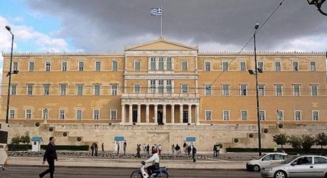 Shtyhet deri më 31 dhjetor vlefshmëria e pasaportave shqiptare në Greqi