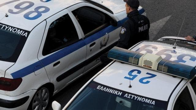 Kush do ta presë sallatën/ 12-vjeçari shqiptar qëllon motrën e tij me thikë pas zënkës