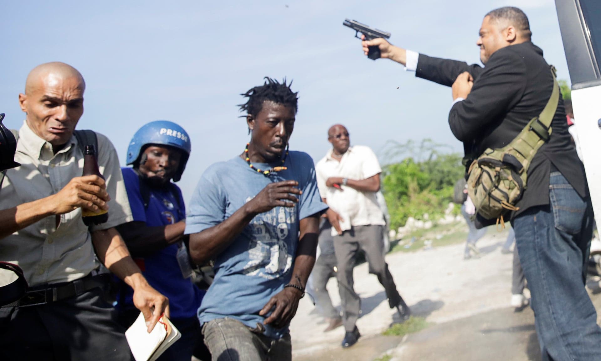 Haiti: Senatori hap zjarr para parlamentit