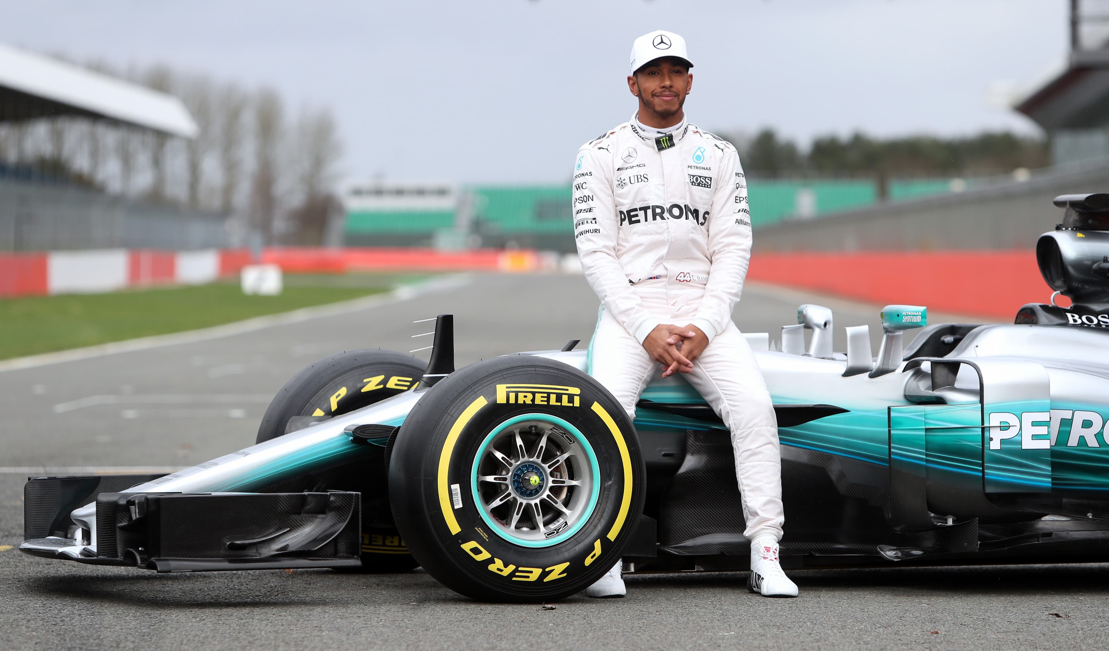 Çmimi i madh i Rusisë, Ferrari i dhuron fitoren Hamilton (VIDEO)