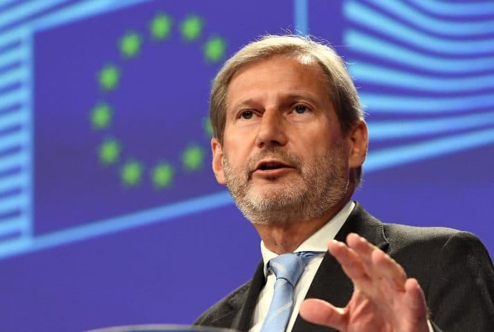 Korrigjimi i kufijve, Hahn: Mbështetje për çdo zgjidhje që sjell stabilitet (VIDEO)