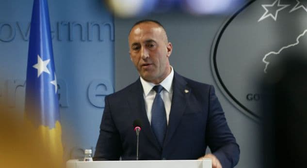 Haradinaj takon Hahnin: Taksa anulohet kur Serbia të njohë Kosovën