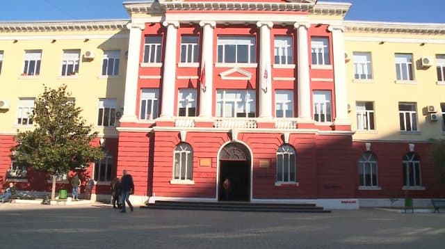 Dekanati i Histori-Filologjisë mbështet studentët: Të rishikohet ligji për arsimin e lartë