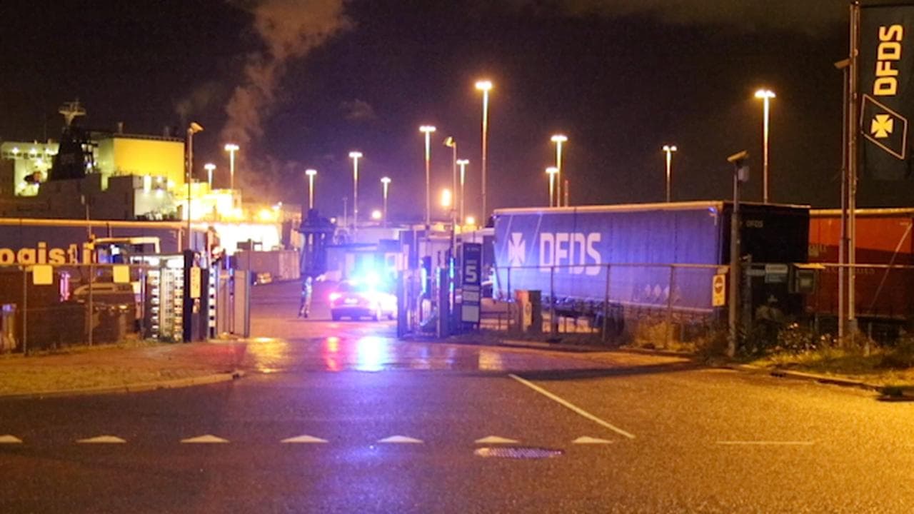 25 vetë brenda në frigorifer në tragetin nga Holanda