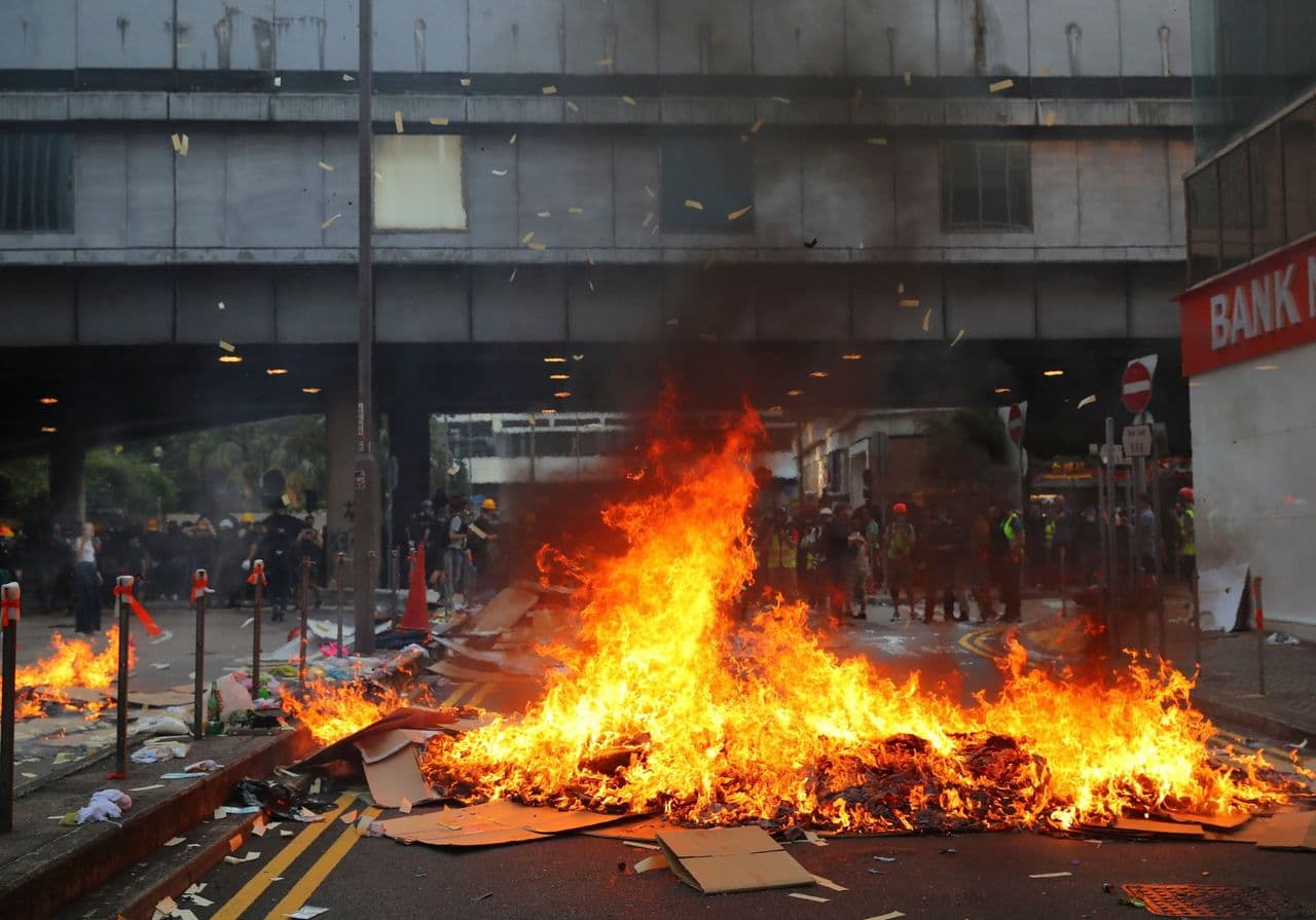 Hong-Kong, aktivisti goditet nga policia