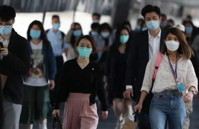 Hong Kong rihapet sërish pas valës së dytë të infeksionit