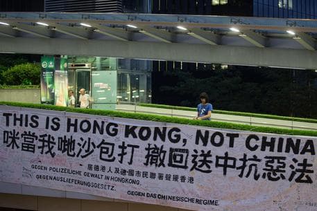 Hong Kong, sërish në protesta