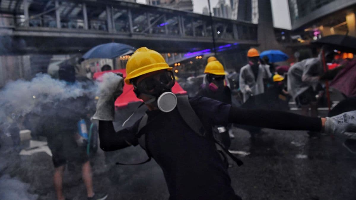 Hong Kong: Përplasje mes protestuesve dhe policisë