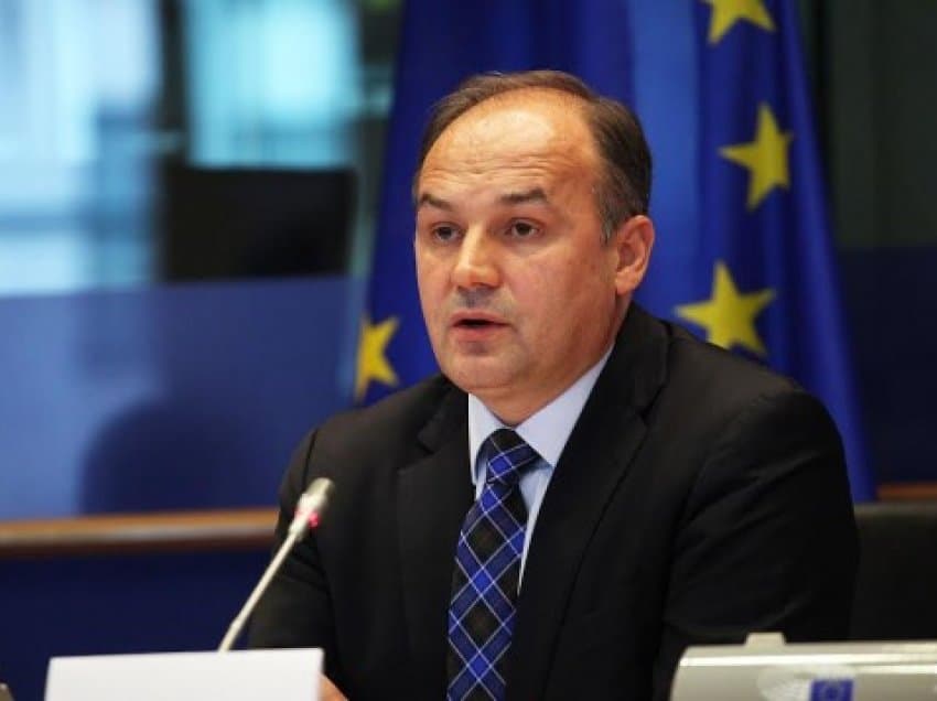 Raporti i BE: Hoxhaj: Pozitiv për Kosovën, shumë shpejt qytetarët do të udhëtojnë pa viza