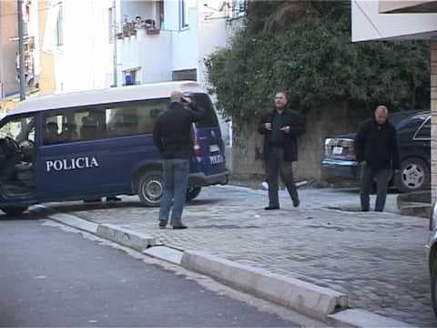 Hidhet nga kati i tetë 31 vjeçarja në Tiranë