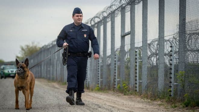 Hungaria miraton ligjin 'Stop Soros' që ndalon qytetarët të ndihmojnë emigrantët
