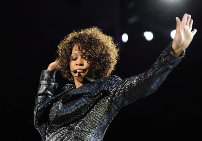 Whitney Houston “u kthehet” turneve (VIDEO)