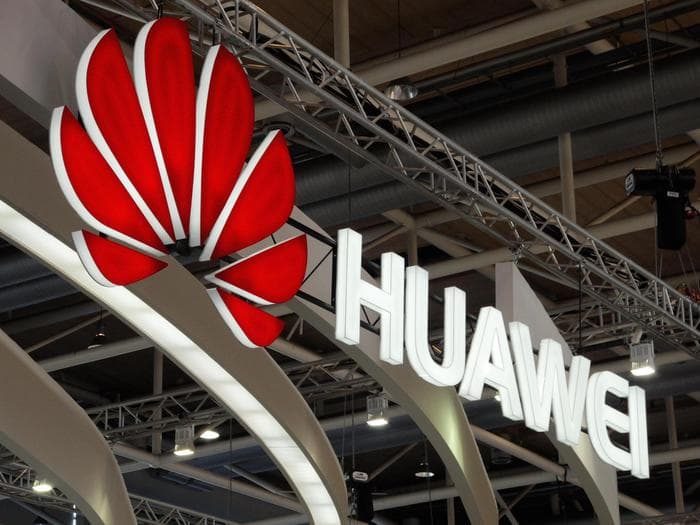 Google i “mbyll derën” Huawei-t