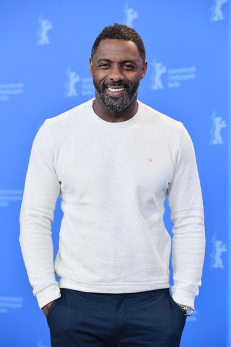 “People” kurorëzon aktorin Idris Elba si mashkulli më seksi për 2018-n