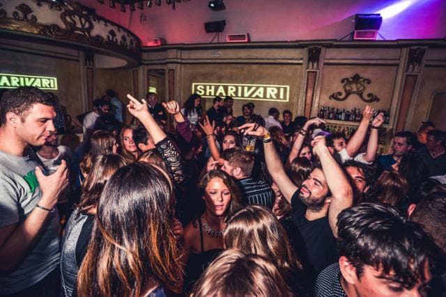 Italia mbyll klubet e natës, maska e detyrueshme me fasha orari