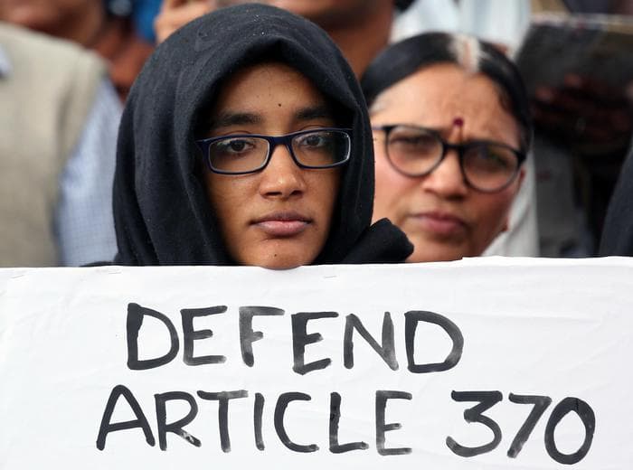 Pakistani pezullon tregtinë me Indinë