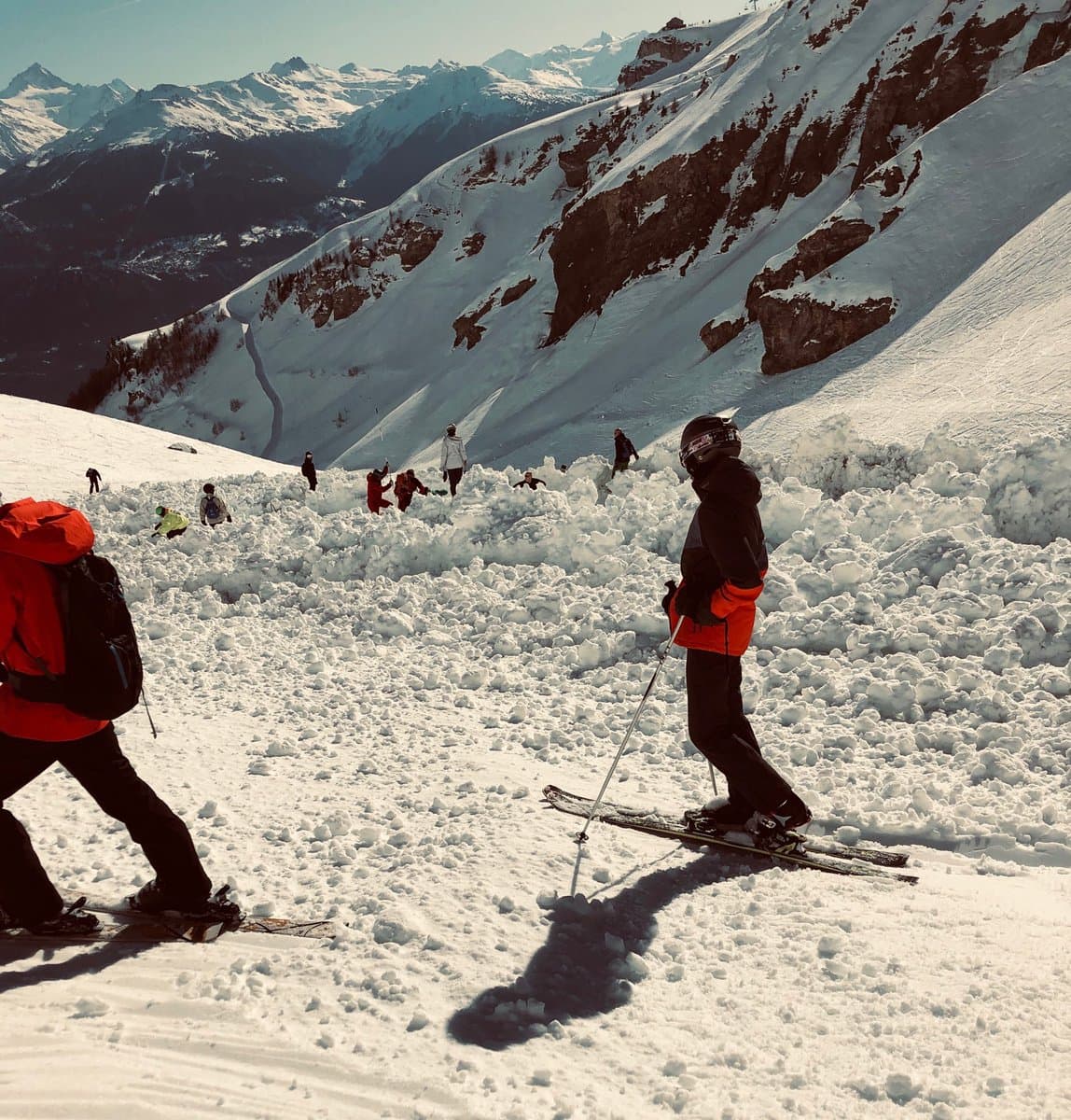 Orteku godet Crans-Montana në Zvicër, ekipet e shpëtimet kërkojnë për skiatorët e bllokuar nga dëbora
