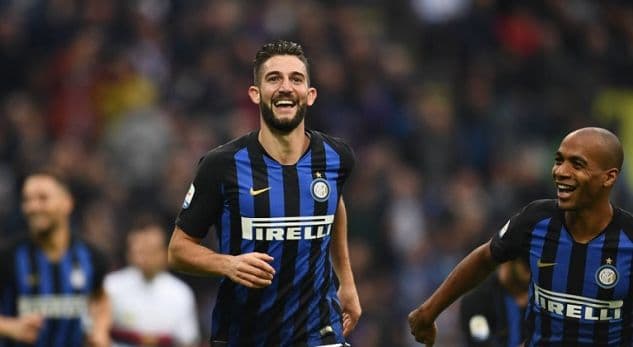 Inter mposht Genoan me "manita" dhe paralajmëron Barcelonën (VIDEO)
