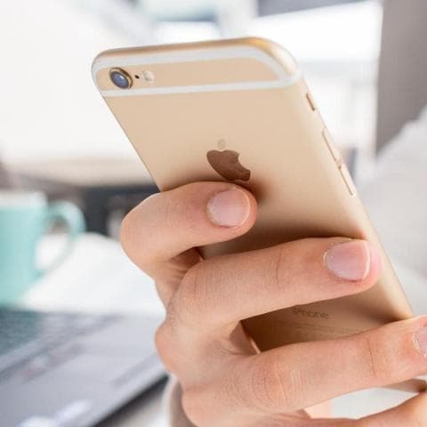 Duhet të përditësosh sa më shpejt iPhone-in tënd! Apple ngre alarmin