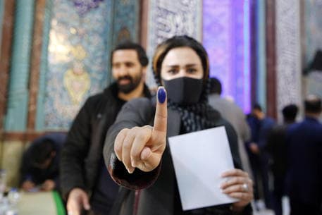 Iran, votimet zgjaten tej parashikimit